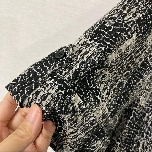 Maggie Barnes Black Gray Stretch Short Sleeve Rolled Tab Button Down 1X - Picture 4 of 8